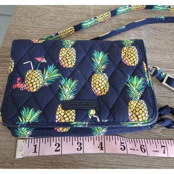 Vera Bradley Quilted Wallet Clutch Pineapple Print Navy Blue Wristlet Phone - Picture 9 of 10